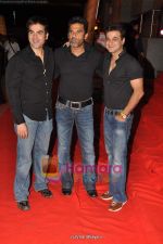 Sunil Shetty at Dabangg premiere on 9th Sept 2010 (41).JPG